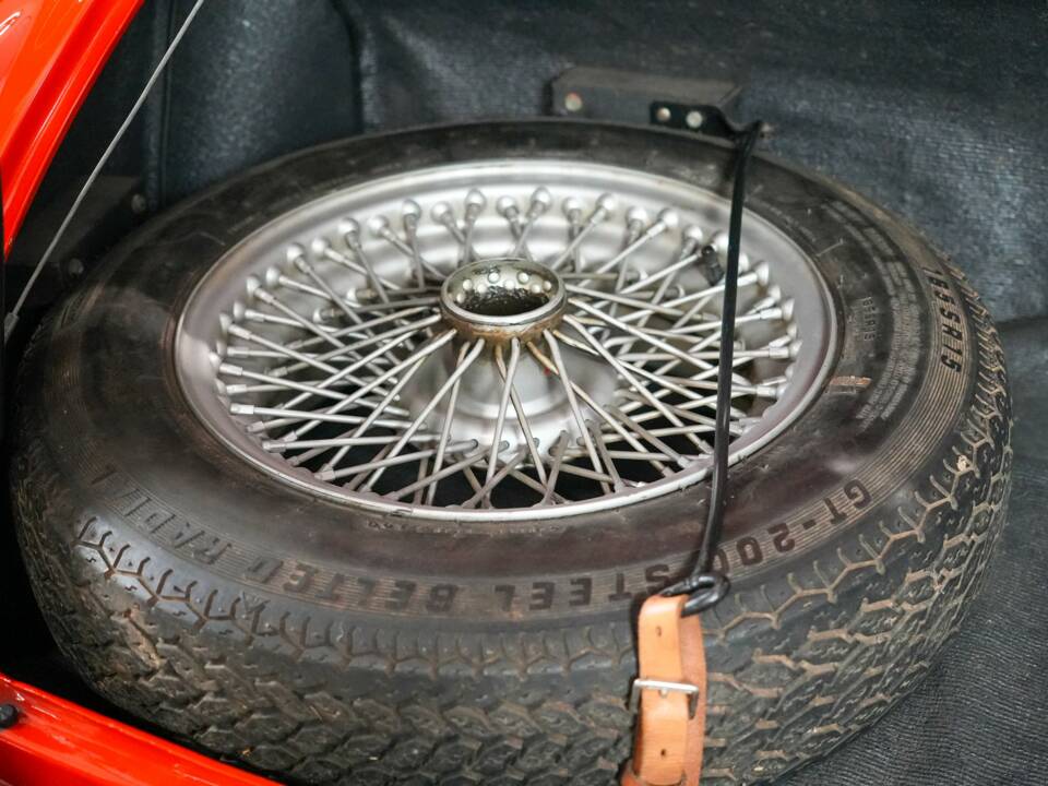 Image 19/50 of Austin-Healey 3000 Mk II (BJ7) (1964)