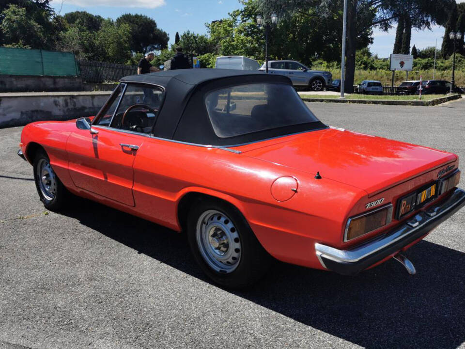 Image 3/33 of Alfa Romeo Spider 1300 (1976)