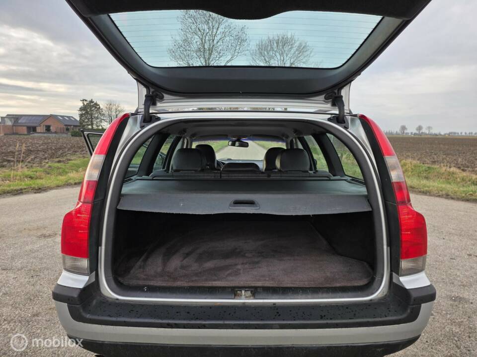 Image 15/39 de Volvo V 70 XC 2.4T (2001)