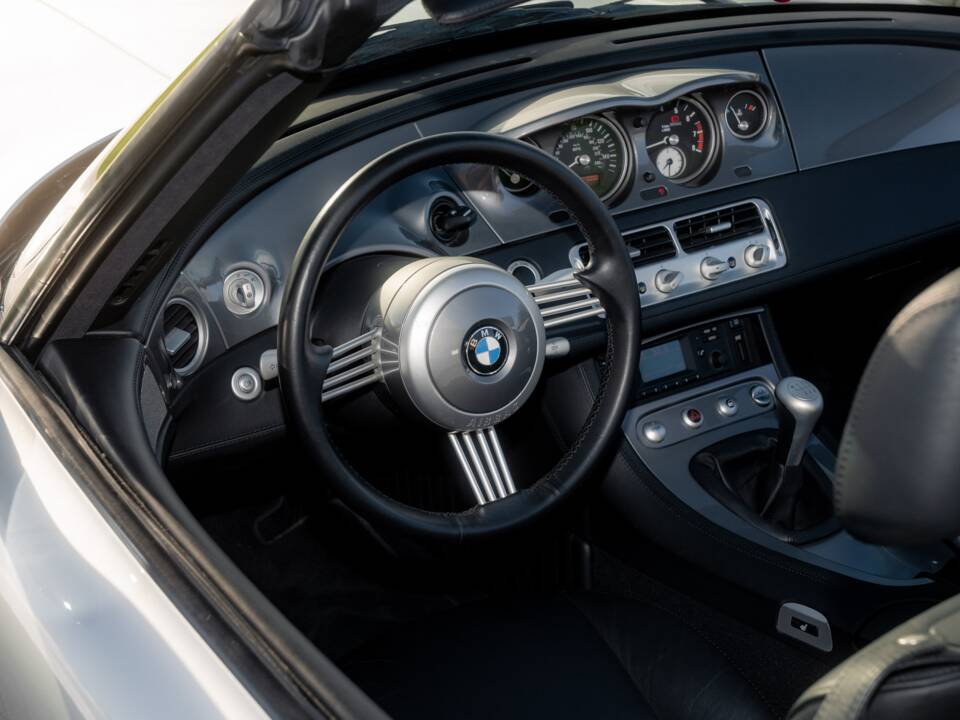 Image 45/84 of BMW Z8 (2001)