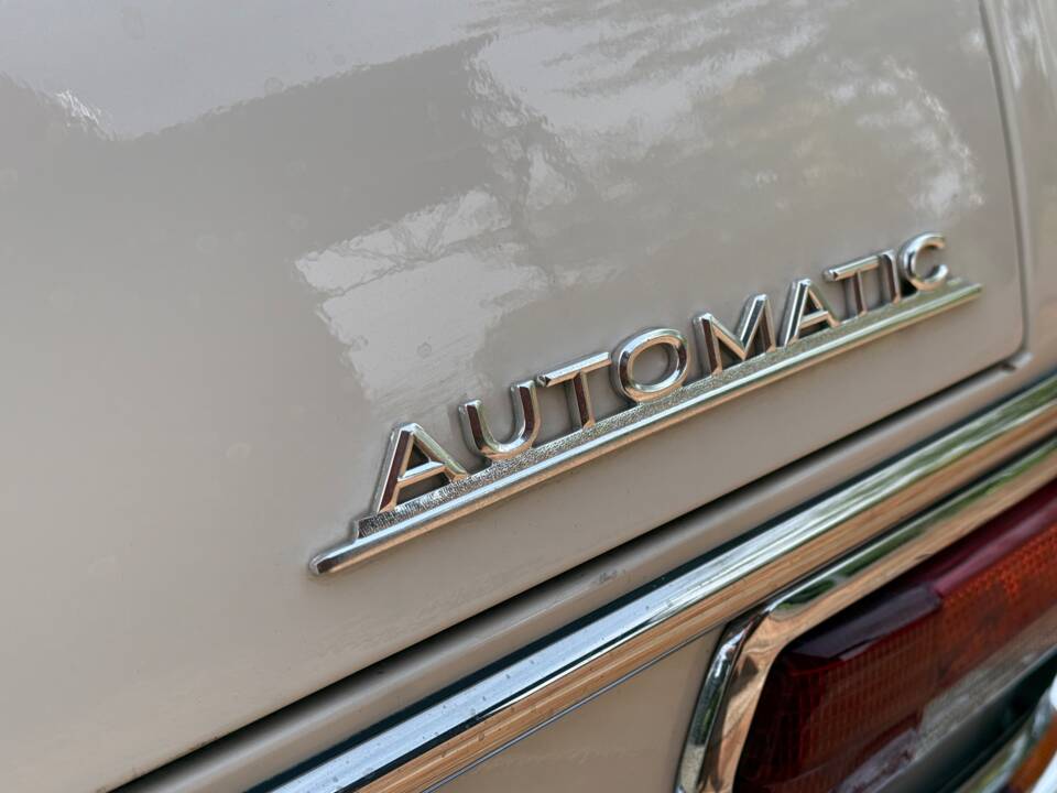 Image 12/54 de Mercedes-Benz 280 SE 3,5 (1970)