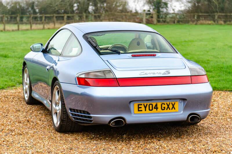 Image 15/17 of Porsche 911 Carrera 4S (2004)