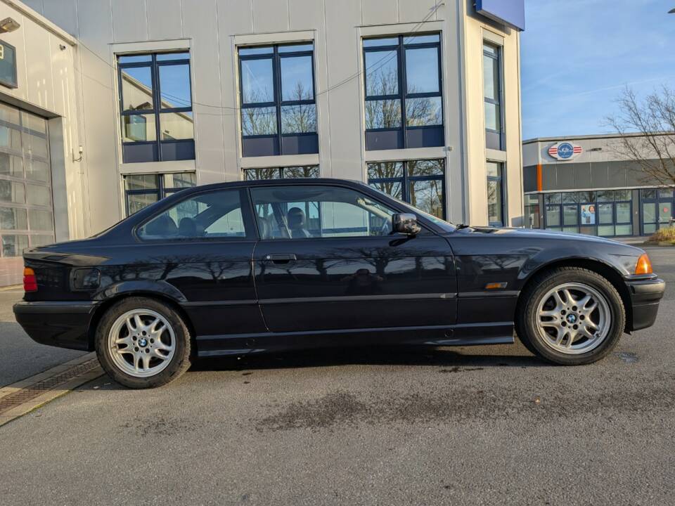 Immagine 24/72 di BMW 328i (1996)