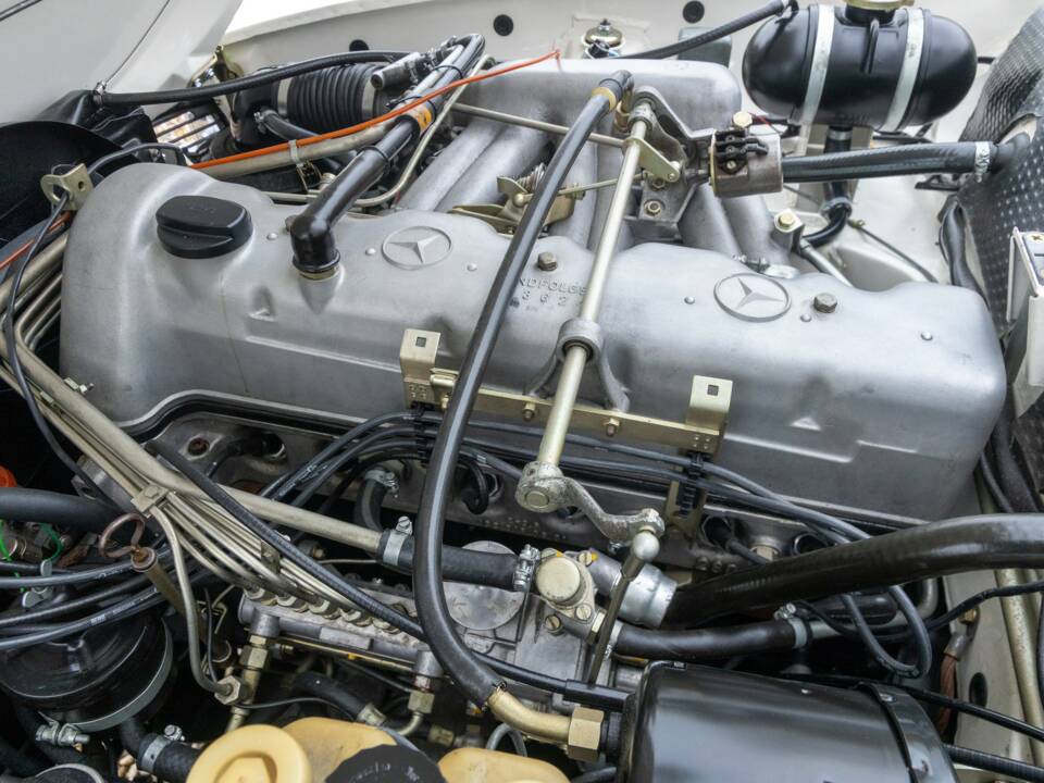 Bild 41/50 von Mercedes-Benz 280 SL (1970)