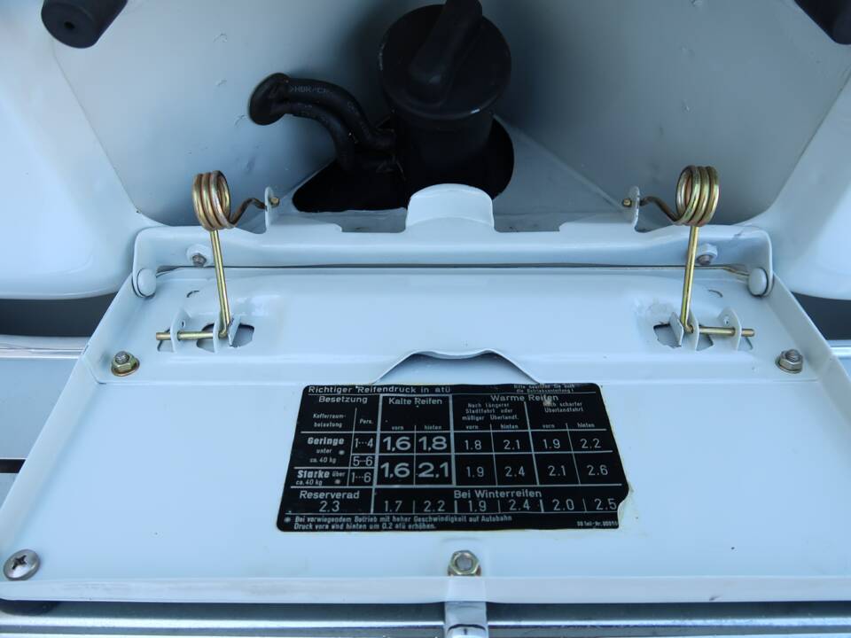 Image 50/50 of Mercedes-Benz 220 b (1965)
