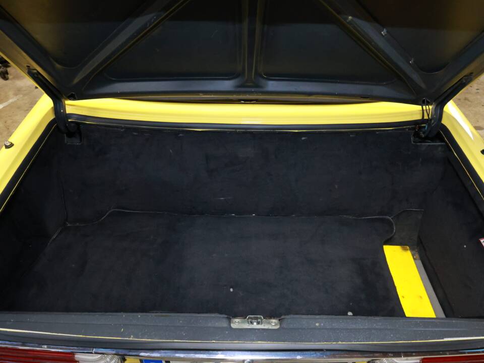 Image 46/50 of Mercedes-Benz 500 SL (1983)