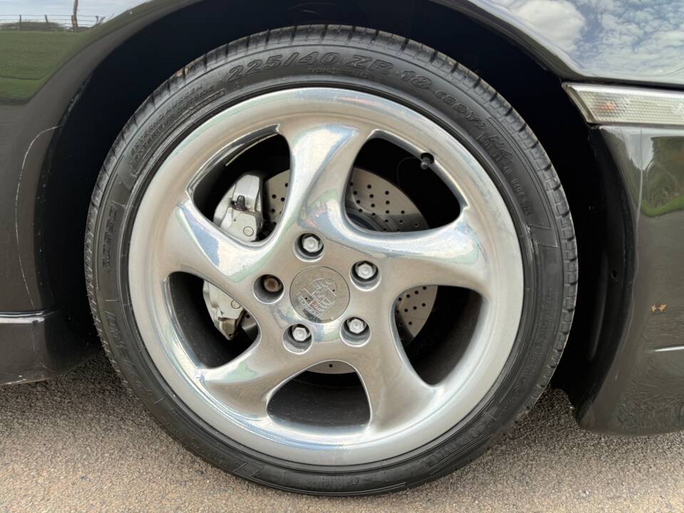 Image 23/30 of Porsche 911 Carrera 4 &quot;Millenium-Edition&quot; (2000)