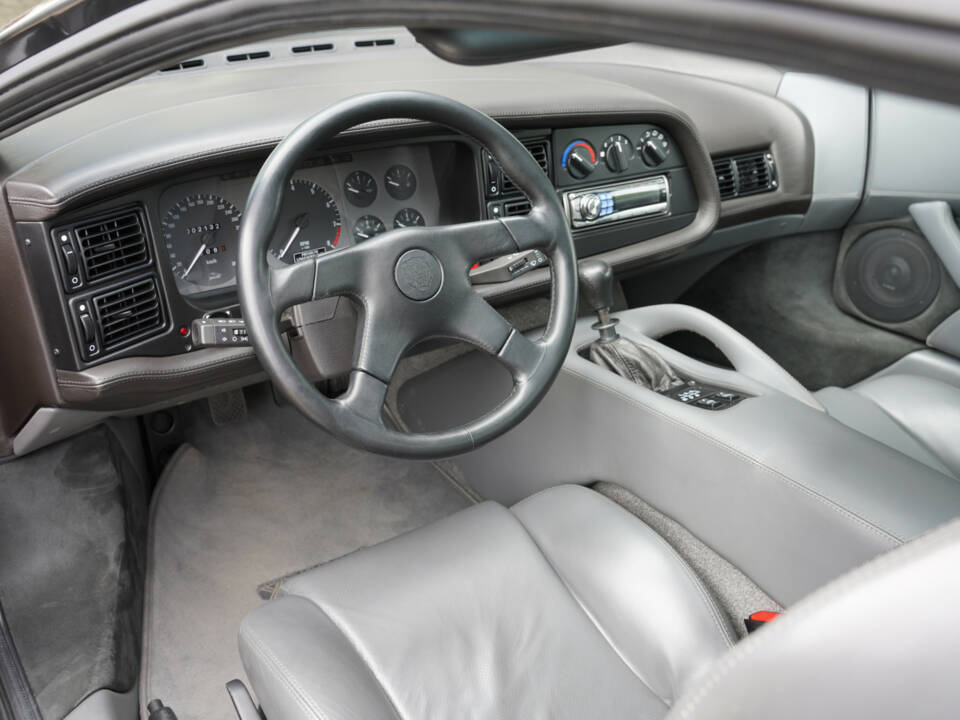 Image 3/50 of Jaguar XJ 220 (1993)