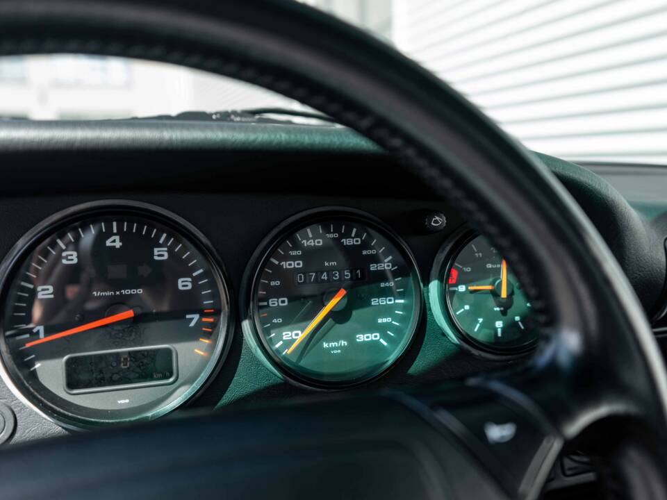 Image 18/46 of Porsche 911 Carrera 4 (1992)