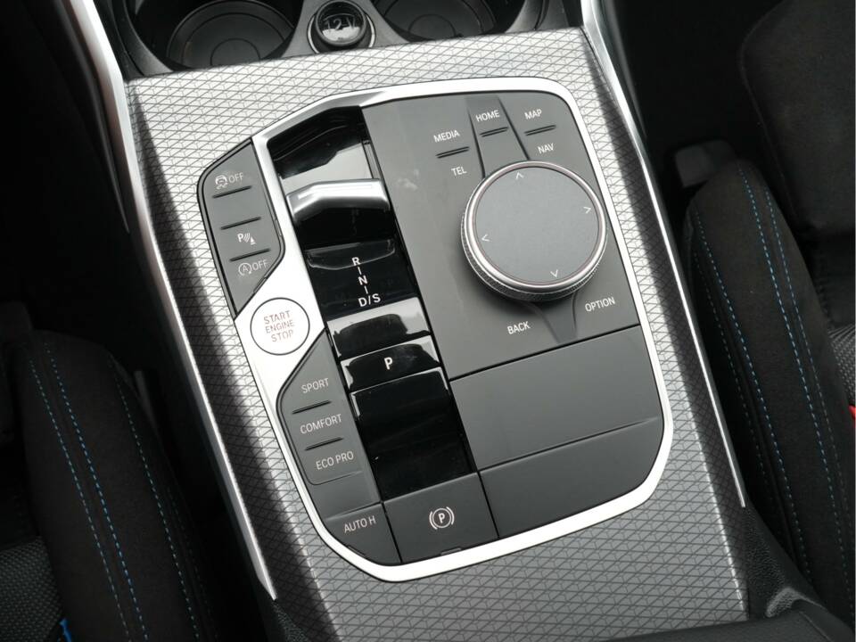Image 40/50 of BMW 330i xDrive Touring (2025)