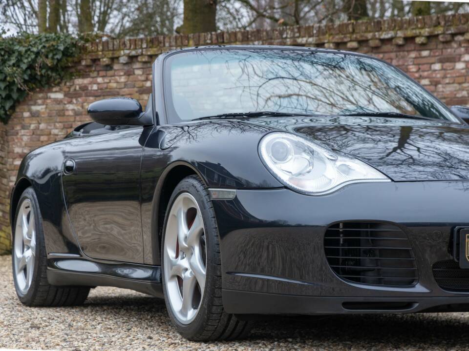 Image 18/50 of Porsche 911 Carrera 4S (2003)