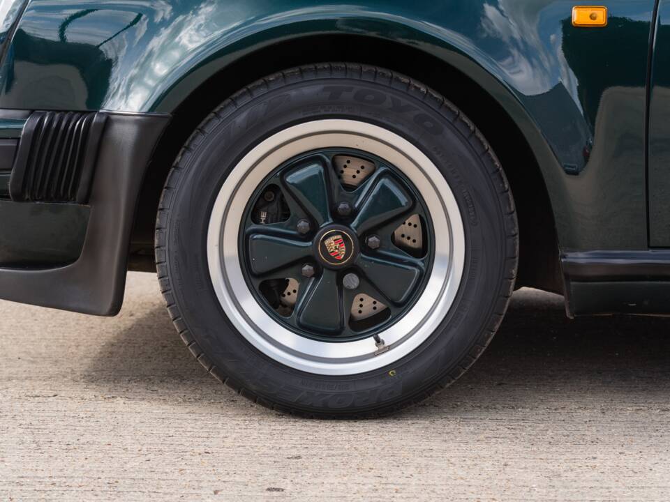 Image 51/52 of Porsche 911 Carrera 3.2 (1989)