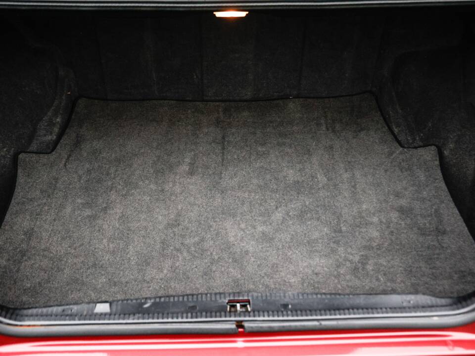 Immagine 44/47 di Mercedes-Benz E 220 (1995)