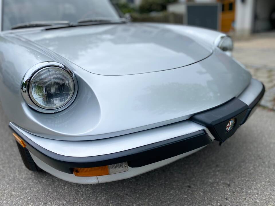 Afbeelding 4/31 van Alfa Romeo 1.6 Spider (1985)