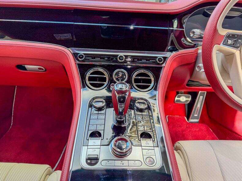Imagen 21/44 de Bentley Continental GT V8 (2020)