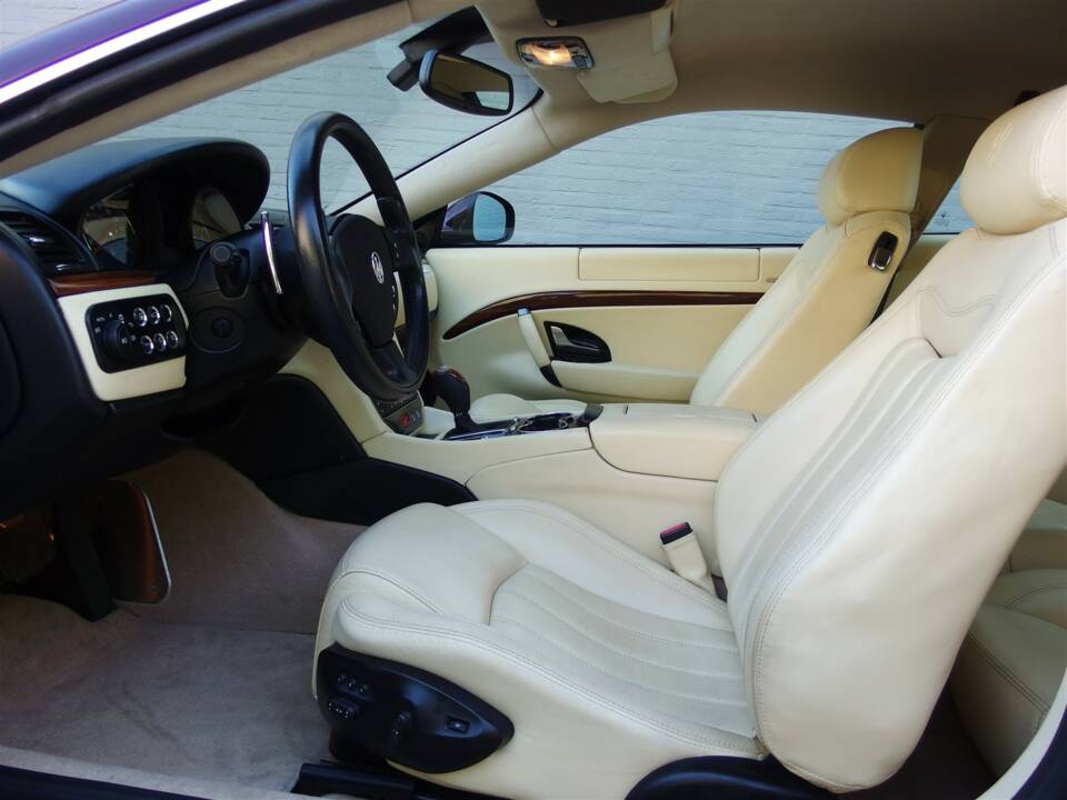 Image 45/98 of Maserati GranTurismo 4.2 (2008)