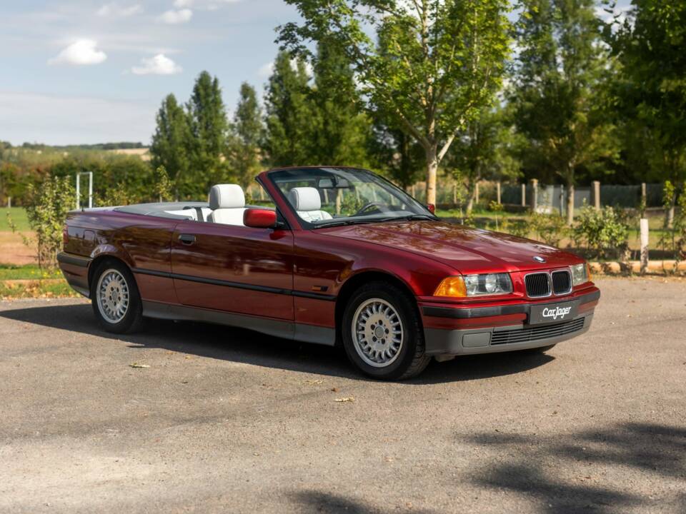 Immagine 1/23 di BMW 318i (1995)