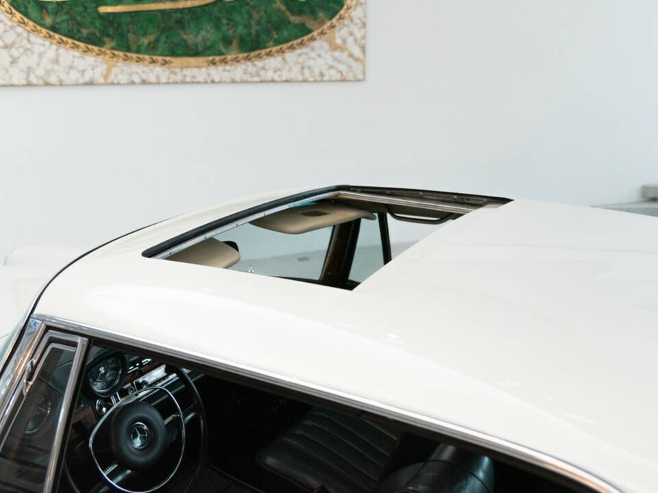 Image 23/38 of Mercedes-Benz 280 SE 3,5 (1970)