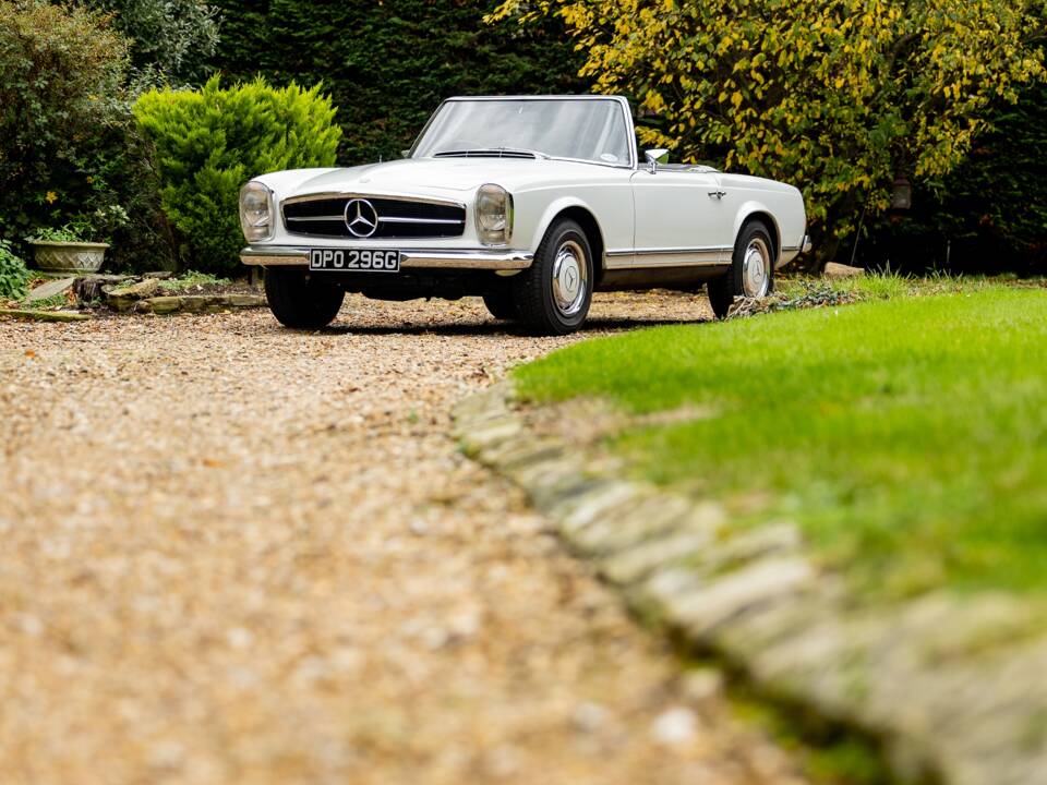 Image 13/50 of Mercedes-Benz 280 SL (1968)