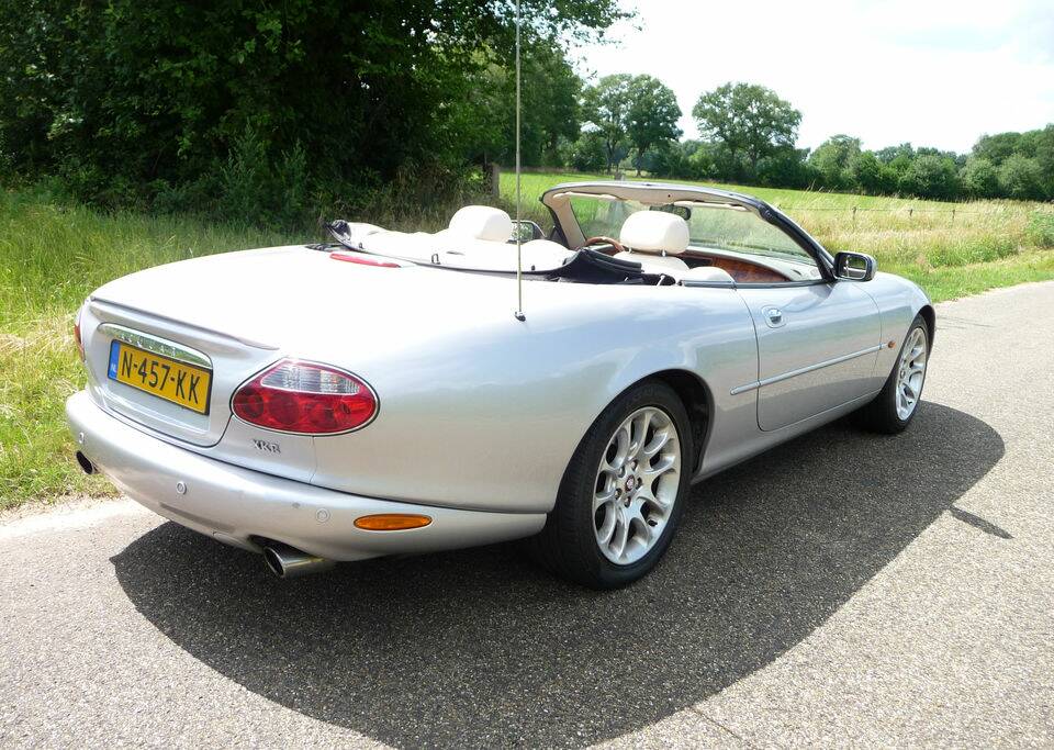 Bild 6/8 von Jaguar XKR (2001)