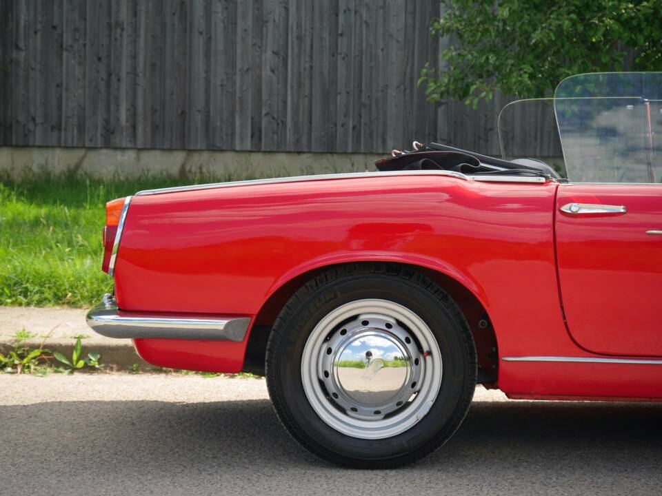 Image 15/29 of Innocenti Spider S (1966)