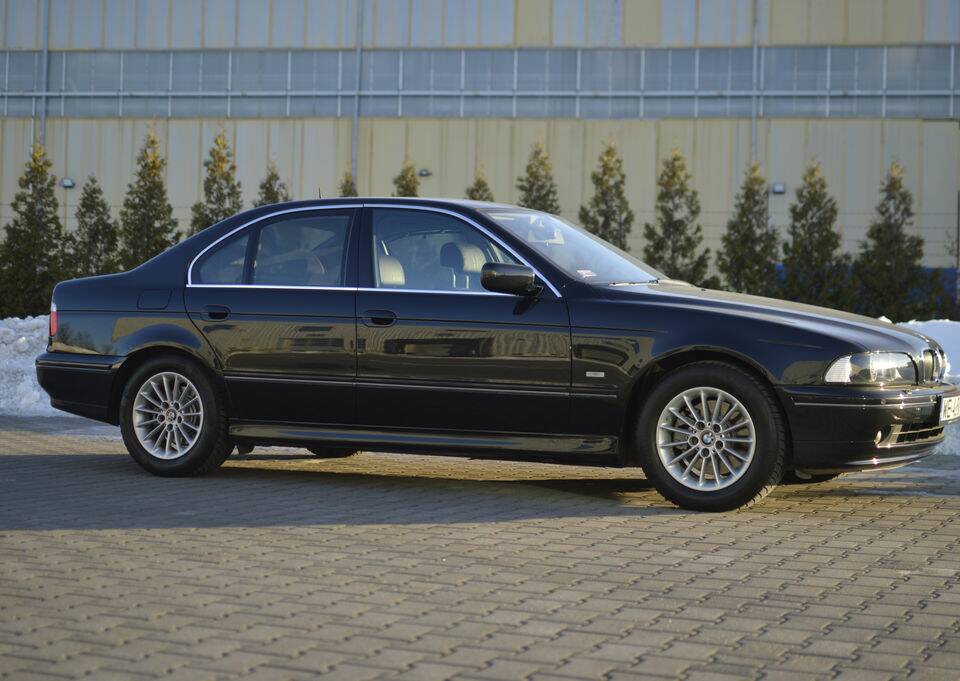 Image 7/8 de BMW 540i (2001)