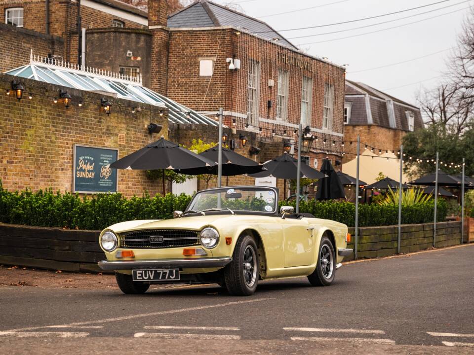 Image 12/47 de Triumph TR 6 (1971)