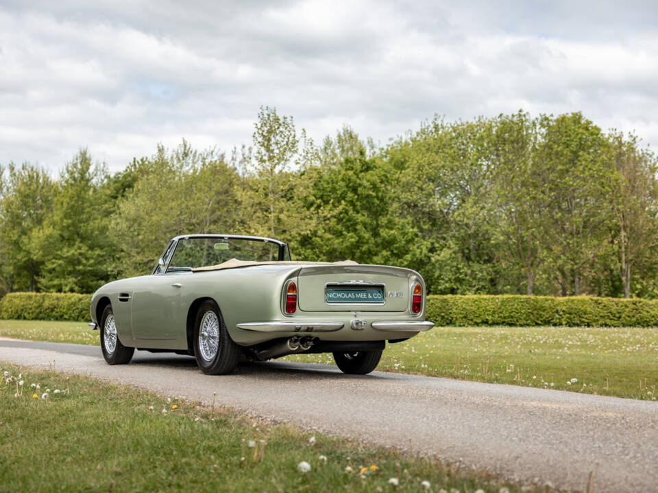 Immagine 13/57 di Aston Martin DB 6 Volante (1969)