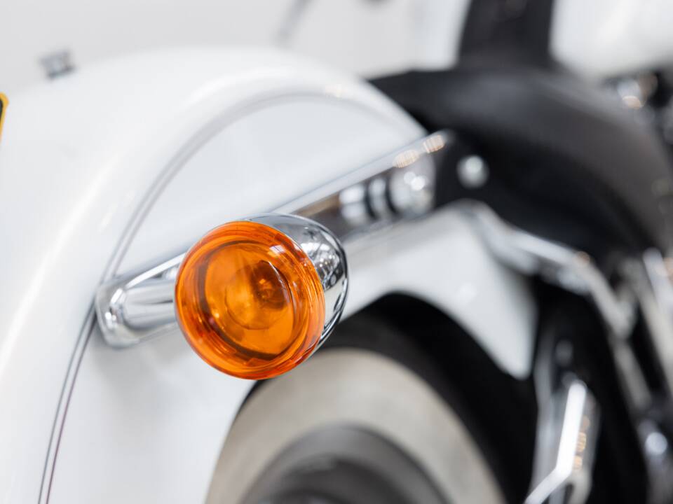 Image 32/34 of Harley-Davidson DUMMY (2002)