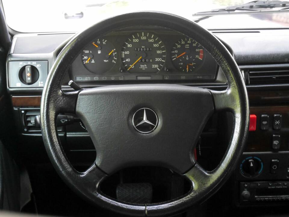 Imagen 17/26 de Mercedes-Benz 500 GE (1996)
