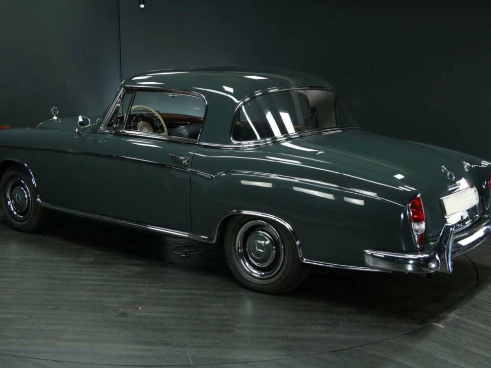 Bild 4/49 von Mercedes-Benz 220 SE (1960)