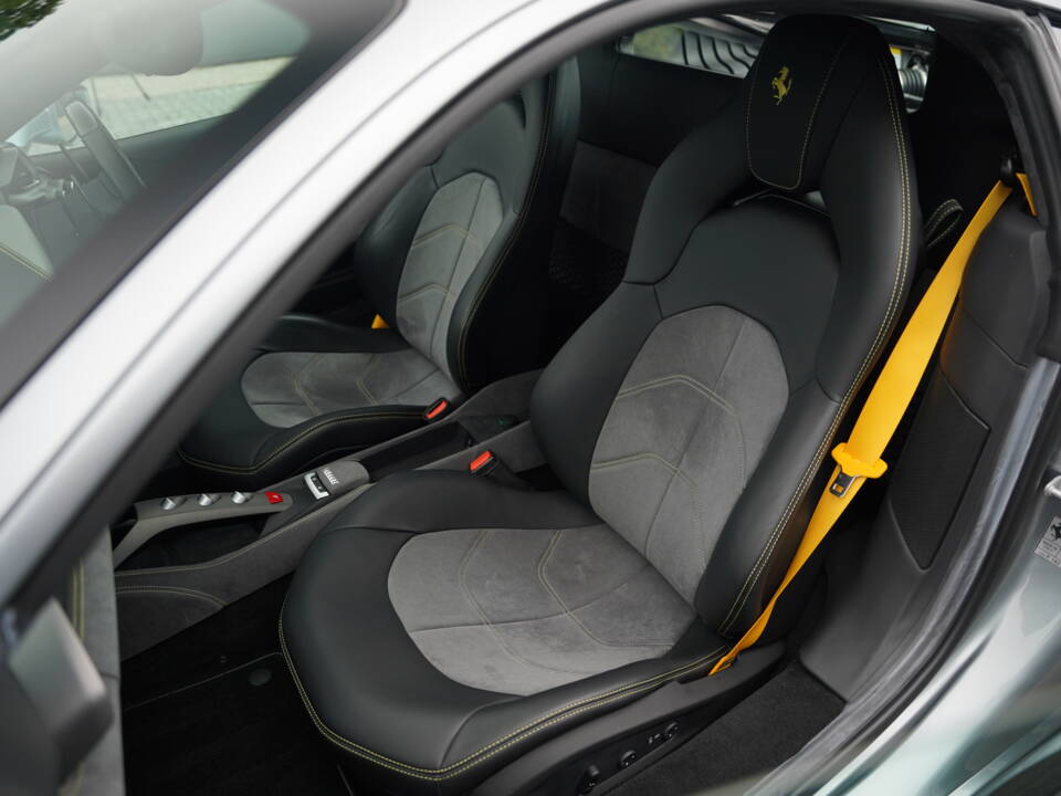 Image 16/50 de Ferrari 488 GTB (2019)