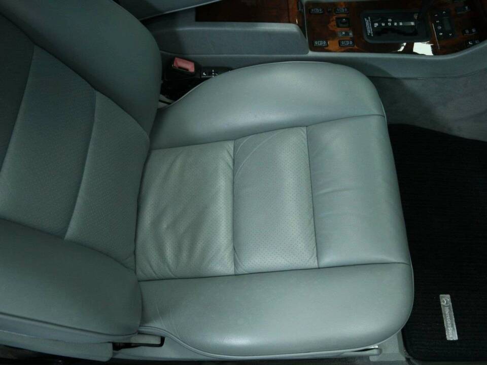 Afbeelding 31/50 van Mercedes-Benz 560 SEC (1991)