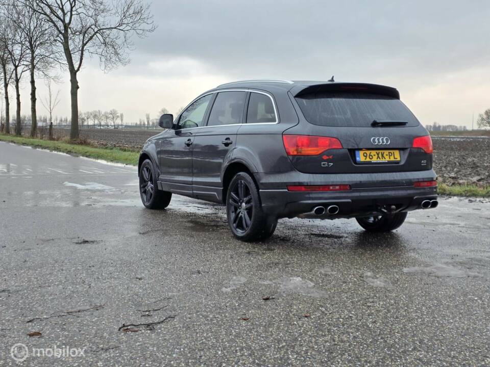 Image 10/50 of Audi Q7 4.2 FSI quattro (2006)