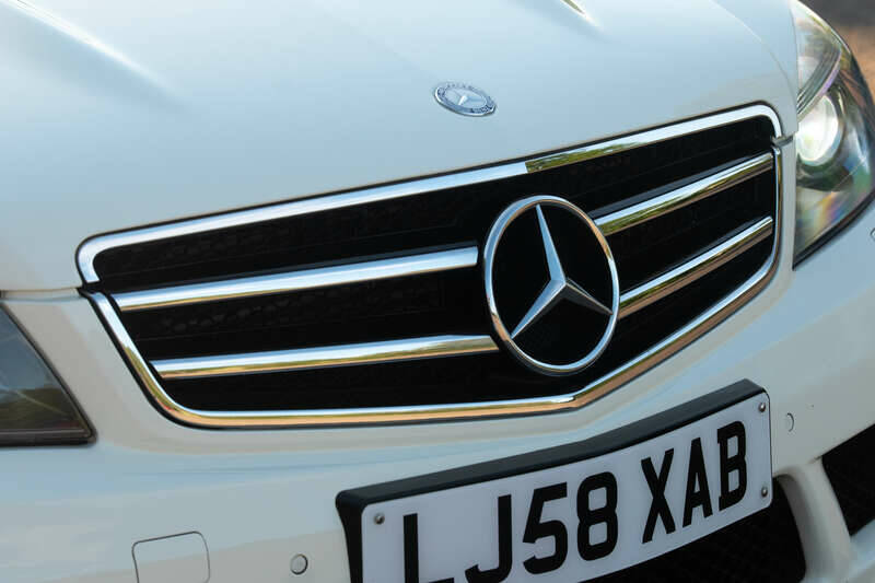 Immagine 42/50 di Mercedes-Benz C 63 AMG T (2009)