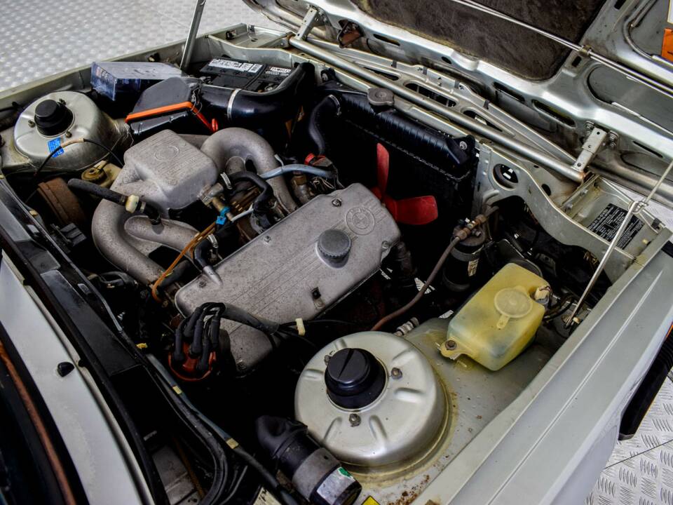 Image 8/50 of BMW 320i (1981)