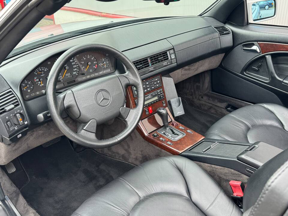 Bild 21/82 von Mercedes-Benz SL 320 (1995)