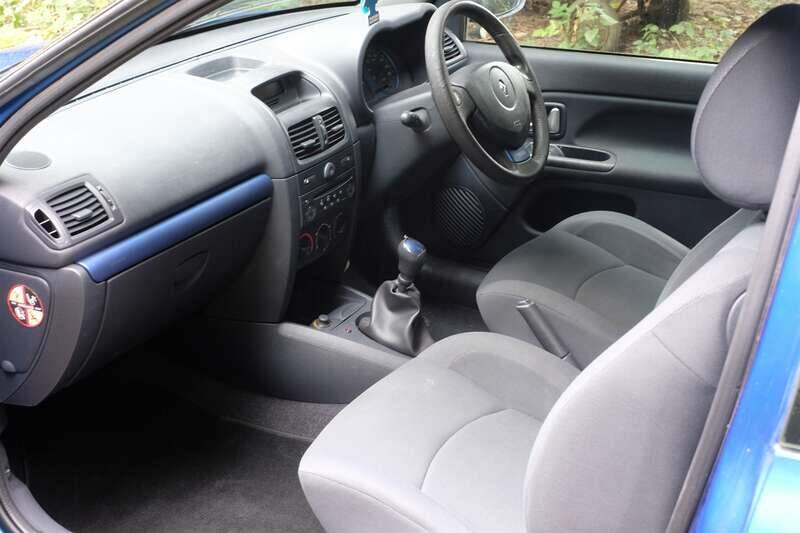 Imagen 28/38 de Renault Clio II 2.0 16V Sport (2002)