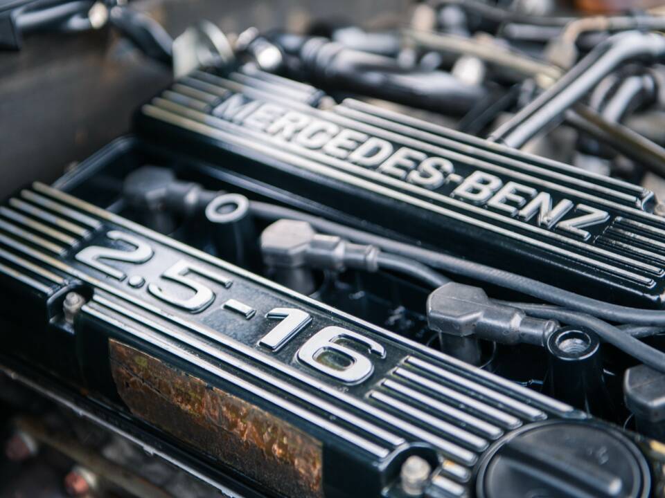 Bild 32/32 von Mercedes-Benz 190 E 2.5-16V (1992)