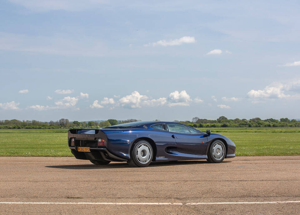 Image 4/15 of Jaguar XJ 220 (1994)