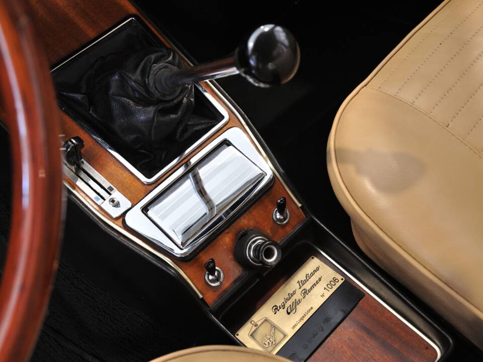 Image 15/35 of Alfa Romeo 2000 Berlina (1972)