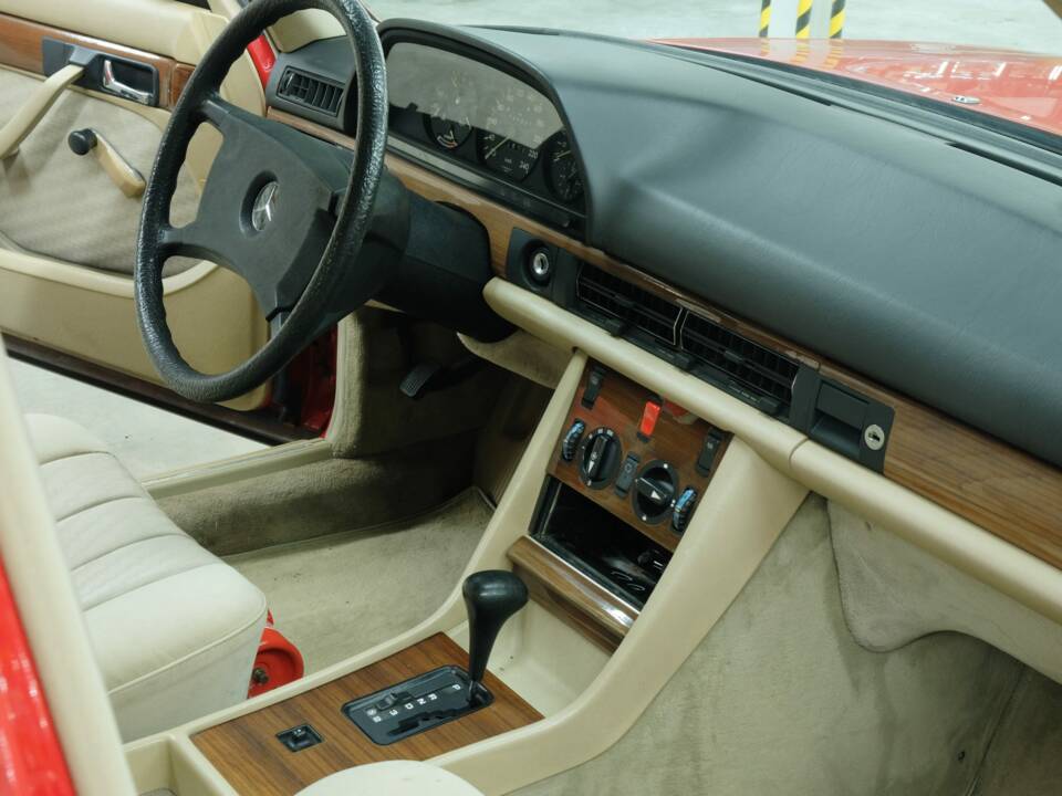 Bild 30/50 von Mercedes-Benz 260 SE (1986)