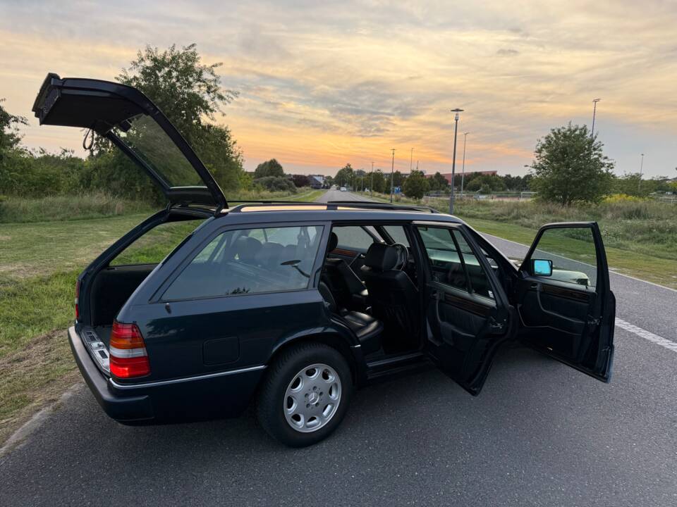 Image 5/24 of Mercedes-Benz E 320 T (1996)