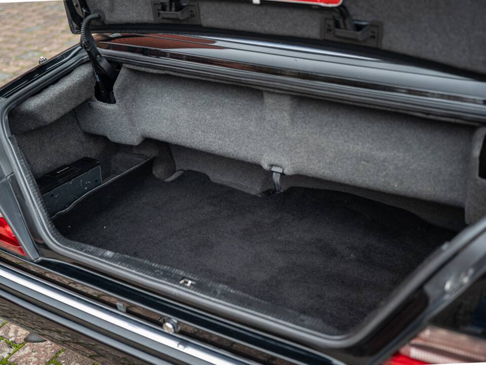 Image 25/83 de Mercedes-Benz E 220 (1996)