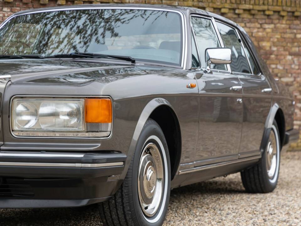 Image 38/50 of Rolls-Royce Silver Spirit (1987)