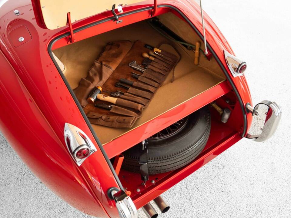 Image 26/30 of Jaguar XK 120 SE OTS (1953)