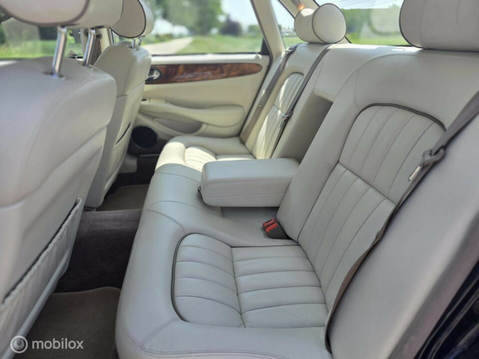 Bild 27/41 von Jaguar XJ 8 Executive (1997)