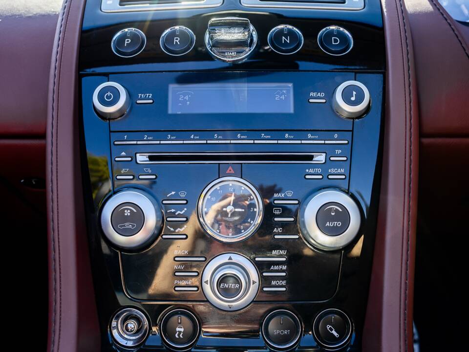 Image 29/39 of Aston Martin DBS Volante (2011)