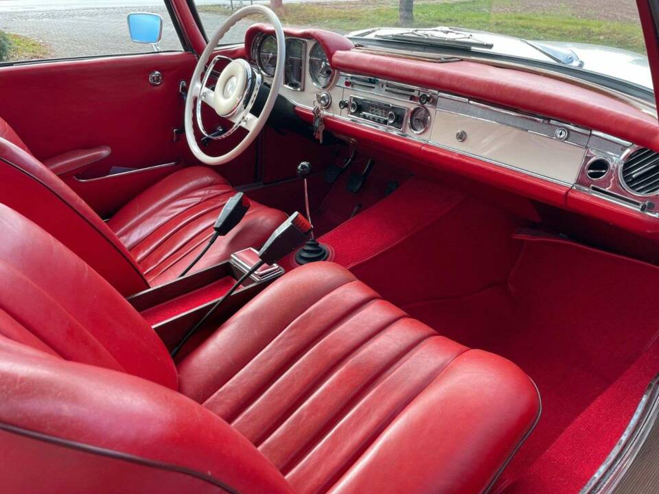 Image 17/25 of Mercedes-Benz 280 SE (1967)