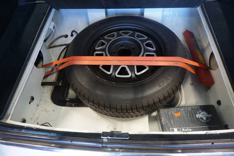 Image 17/33 of Volvo 1800 ES (1972)